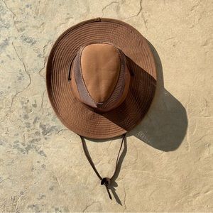 Men’s brown hat